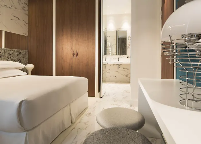 دوبوند - سميث 5* باريس